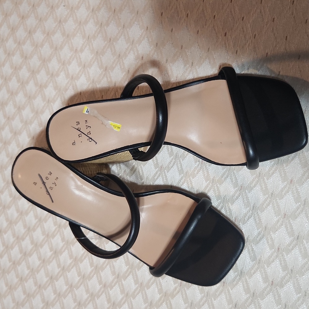 sandals new, never used
